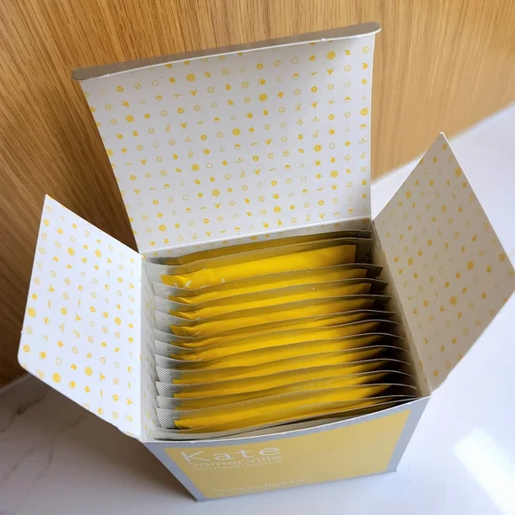 15 Kate Somerville Somerville360° Face and Body Self Tanning Towelettes